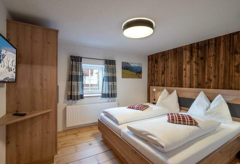 هتل Appartement Am Hof Untertann