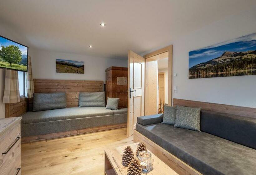 هتل Appartement Am Hof Untertann