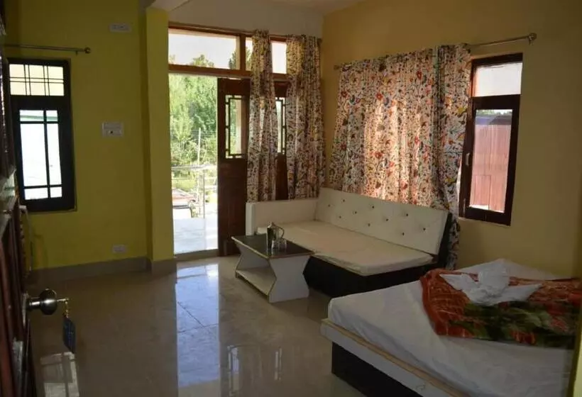 Hotelli Goroomgo Nice One Palace Srinagar
