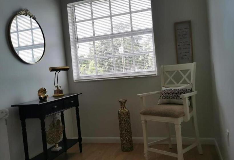 پانسیون Miami 28th Avenue Room