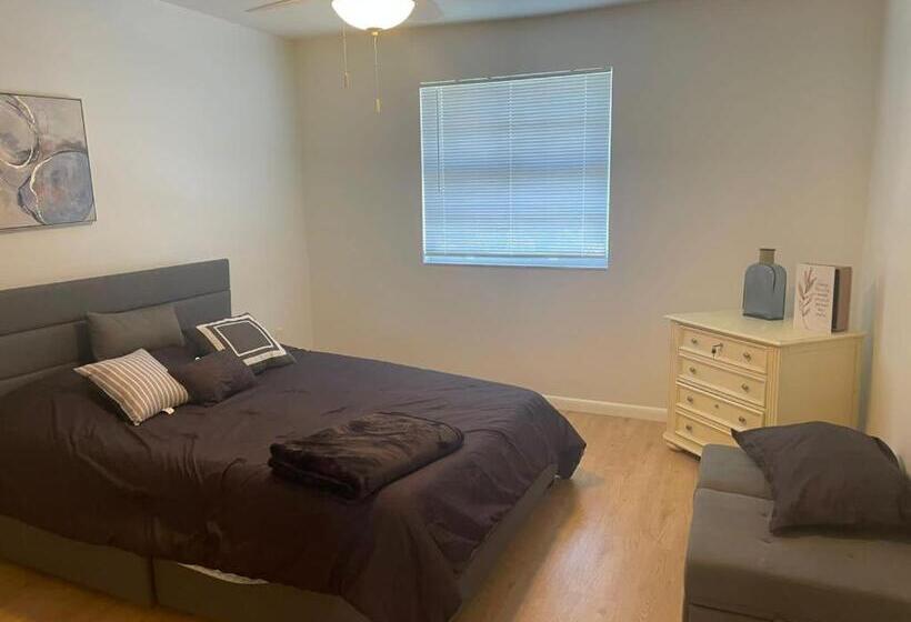 پانسیون Miami 28th Avenue Room