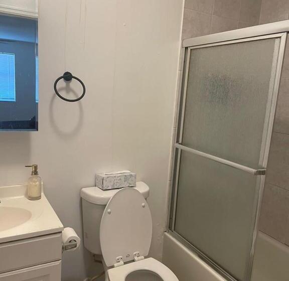 پانسیون Miami 28th Avenue Room