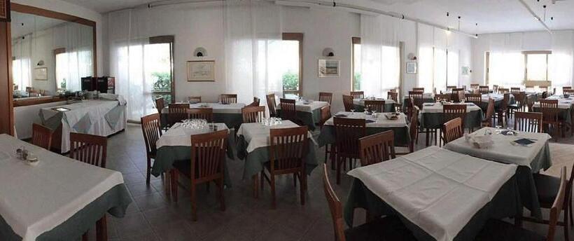 Отель Astor Riccione