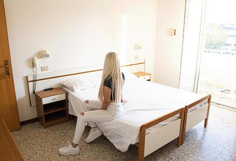 Отель Astor Riccione