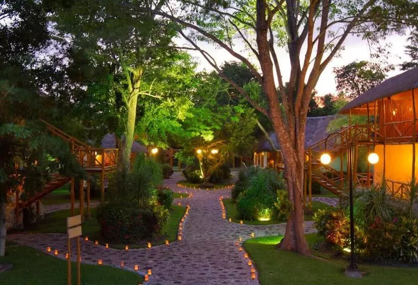 Hotelli Chicanna Ecovillage Resort