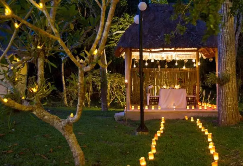 Hotelli Chicanna Ecovillage Resort