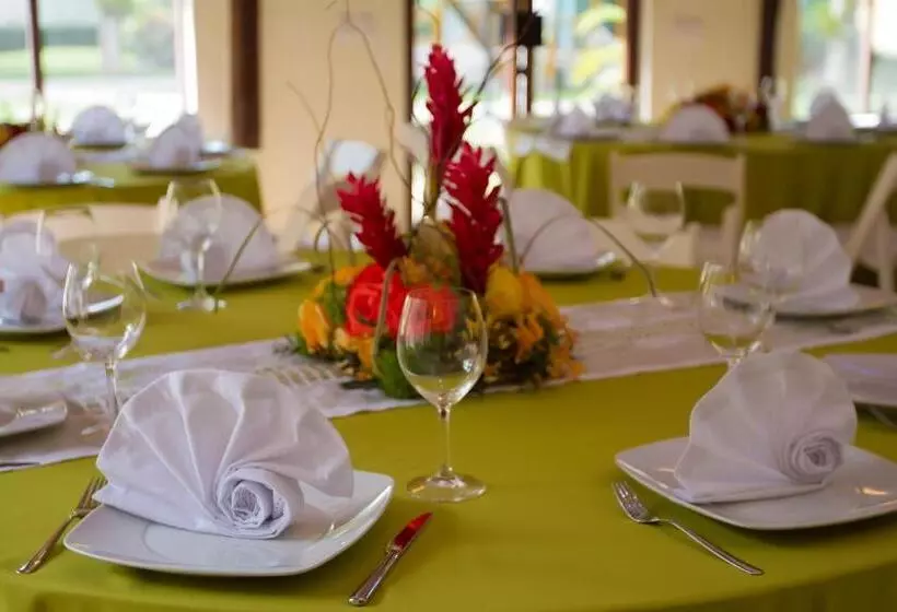 Hotelli Chicanna Ecovillage Resort