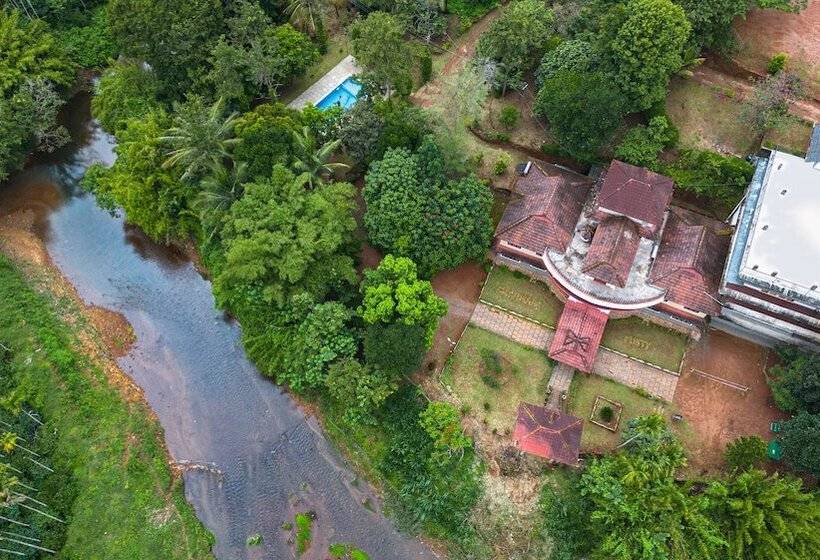 בית מלון כפרי Misty Heights By The Sanihara