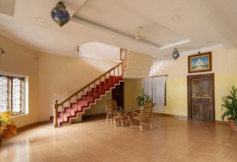 בית מלון כפרי Misty Heights By The Sanihara