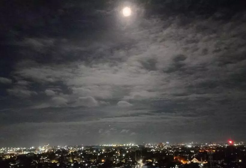 ホテル Staycation With Overlooking View