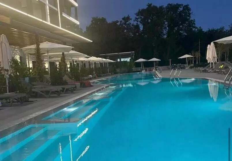 Montenegro Lodge