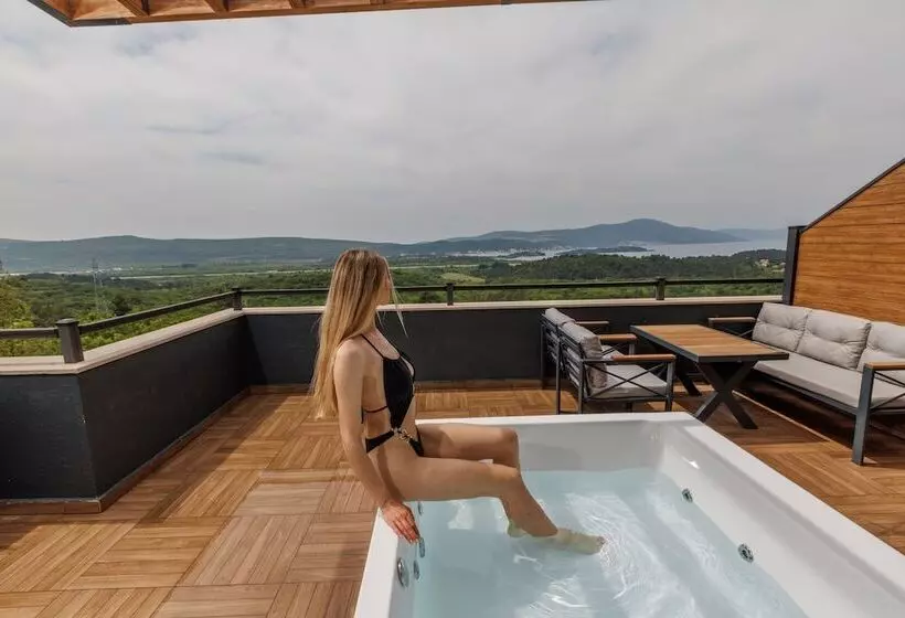 Montenegro Lodge