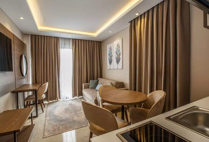Montenegro Lodge
