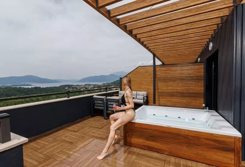 Montenegro Lodge