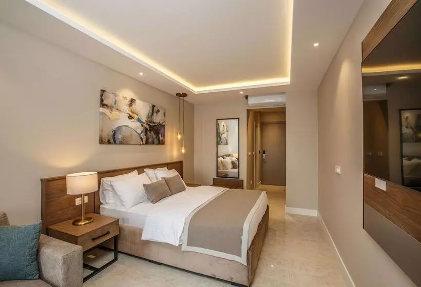 Montenegro Lodge