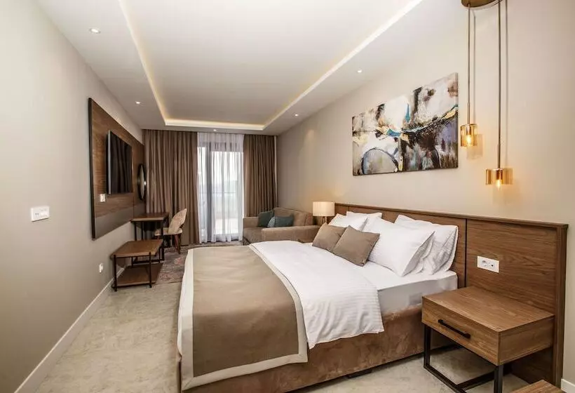 Montenegro Lodge