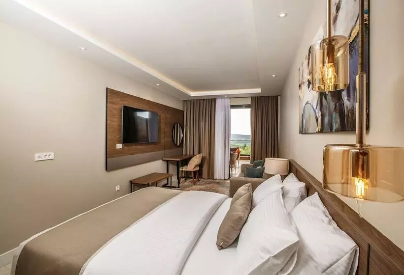 Montenegro Lodge