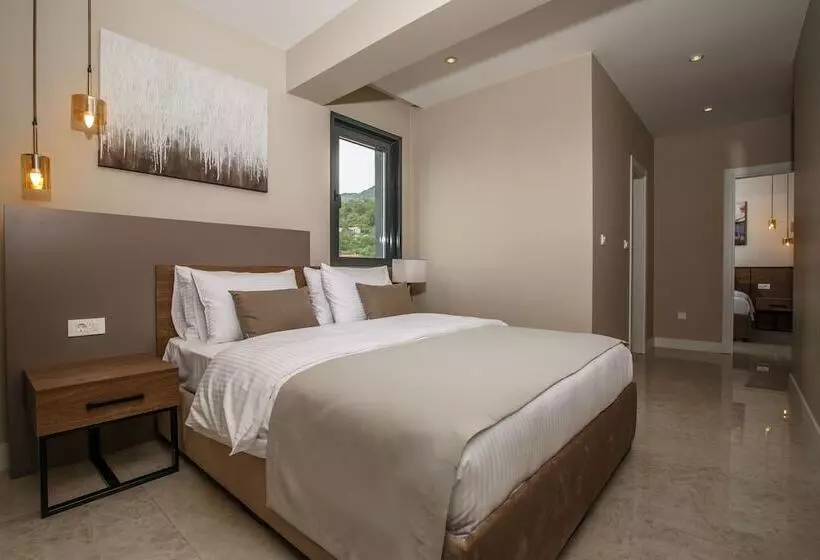 Montenegro Lodge