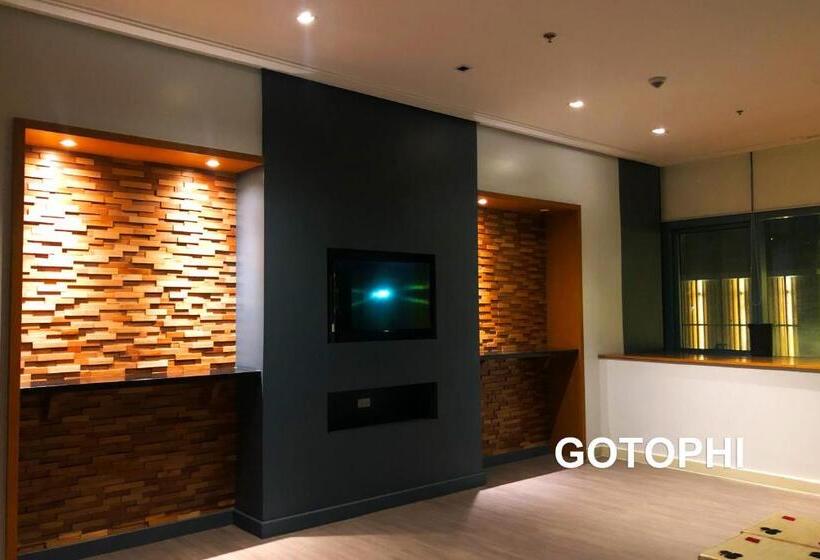 One Uptown Residence