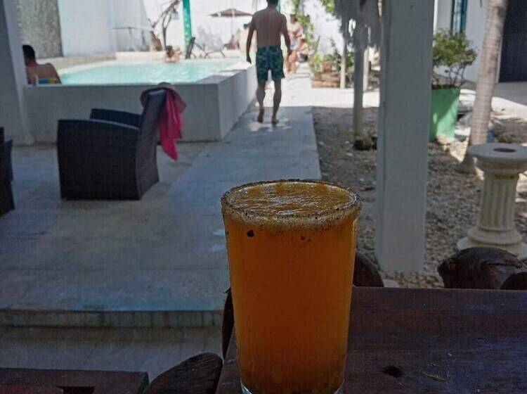 پانسیون Room In Lodge   Tr A3d Hostel Room Near Castillo San Felipe With Pool And Wifi