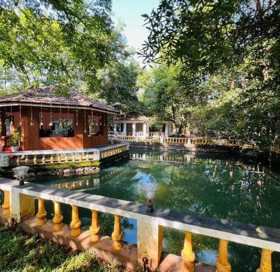 بنسيون Surya Eco And Wedding Resort