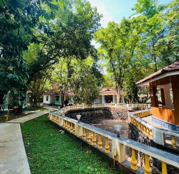 بنسيون Surya Eco And Wedding Resort