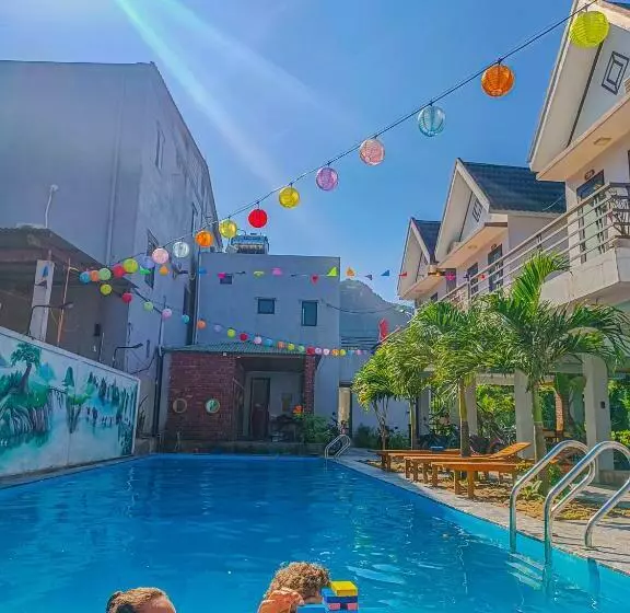 هاستل Yolo Pool Bar Villas