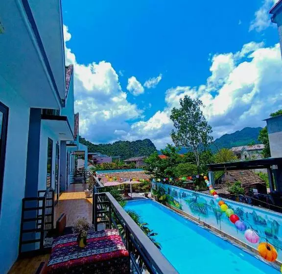 هاستل Yolo Pool Bar Villas