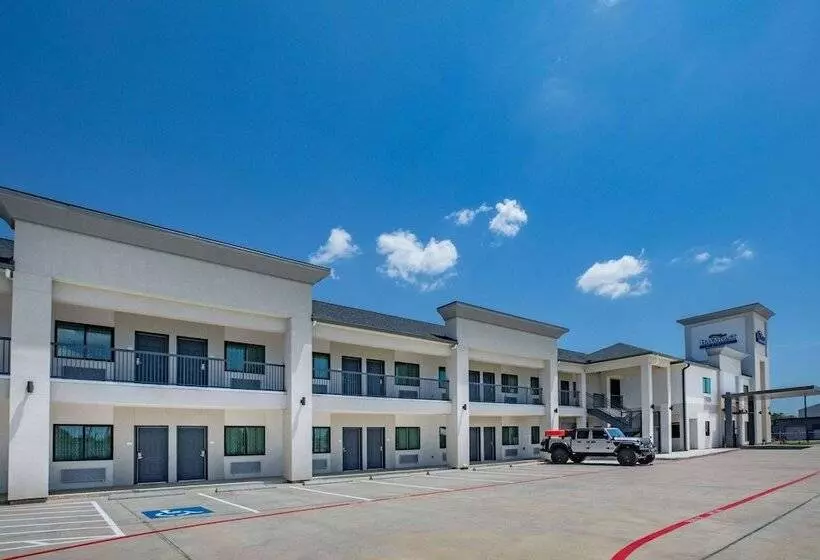 Hotelli Baymont By Wyndham Freeport Texas