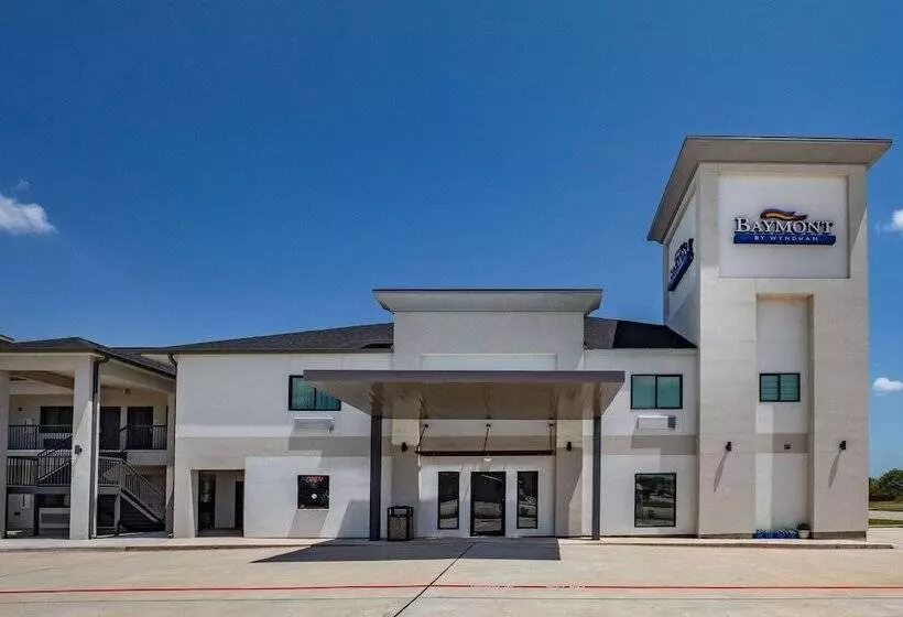 Hotelli Baymont By Wyndham Freeport Texas