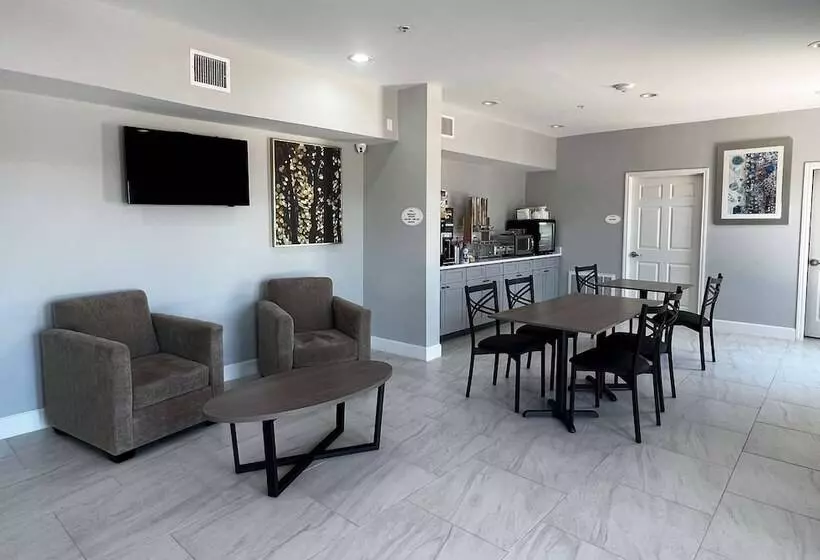 Hotelli Baymont By Wyndham Freeport Texas