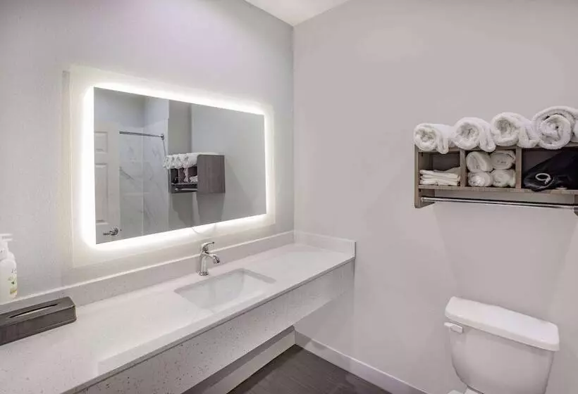 Hotelli Baymont By Wyndham Freeport Texas