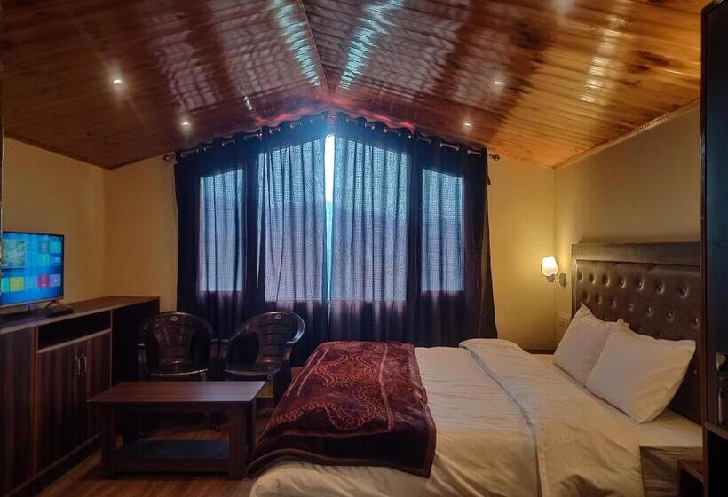 פנסיון Chauhan Height S