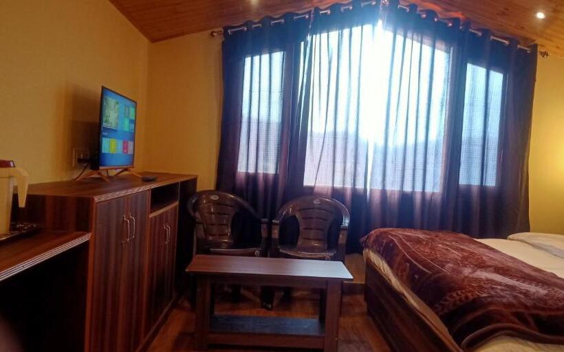 פנסיון Chauhan Height S