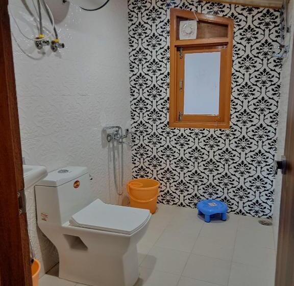 פנסיון Chauhan Height S