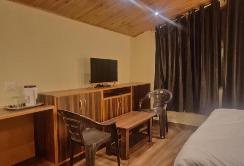 פנסיון Chauhan Height S