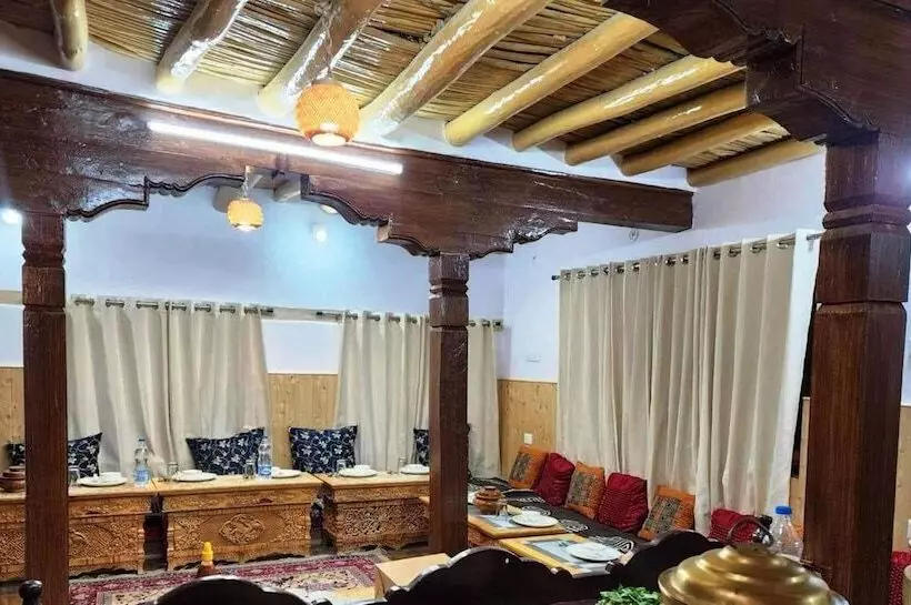 پانسیون Shalla Heritage
