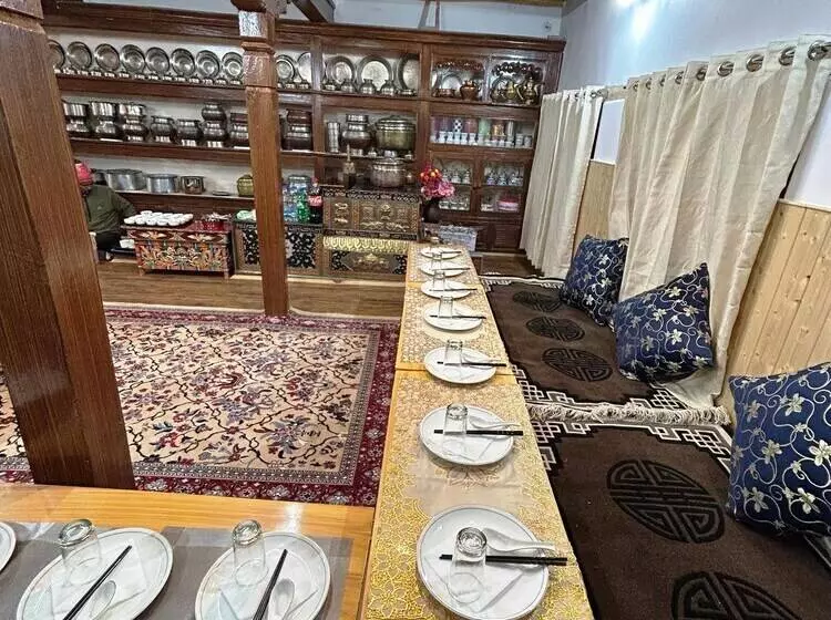 پانسیون Shalla Heritage