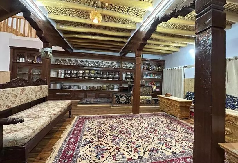 پانسیون Shalla Heritage