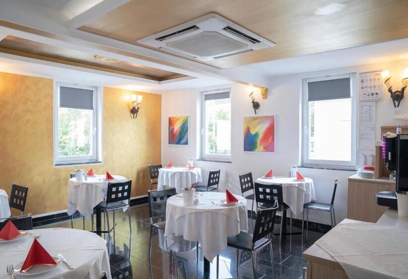 هتل Alpha & Omega