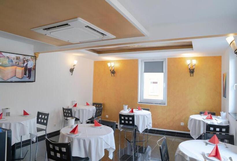 هتل Alpha & Omega