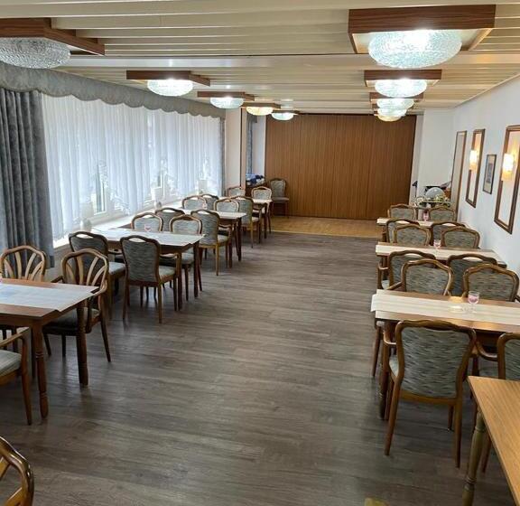 هتل Deutsches Haus