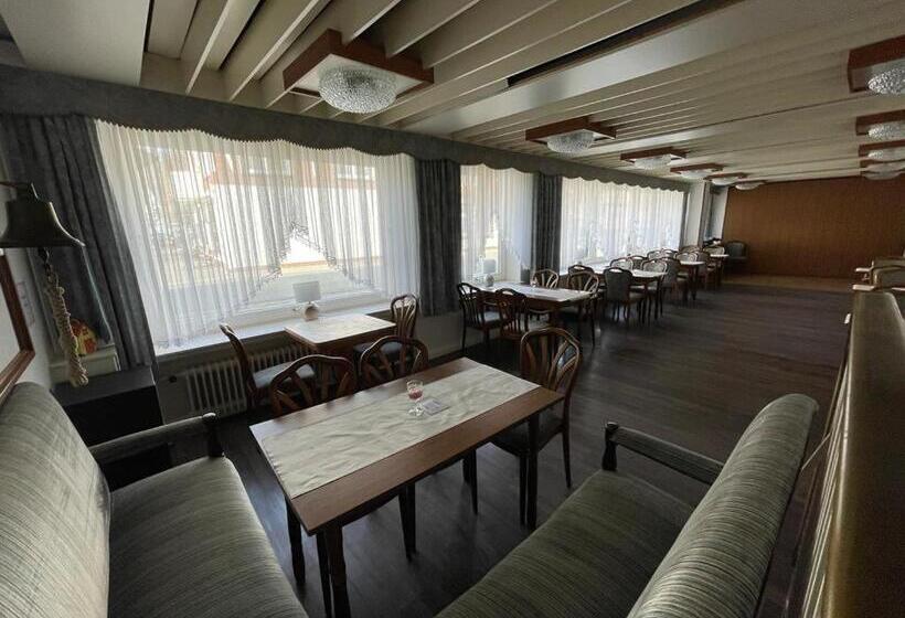 هتل Deutsches Haus