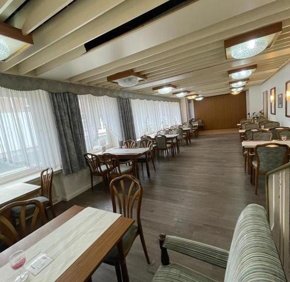 هتل Deutsches Haus