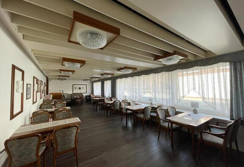 هتل Deutsches Haus