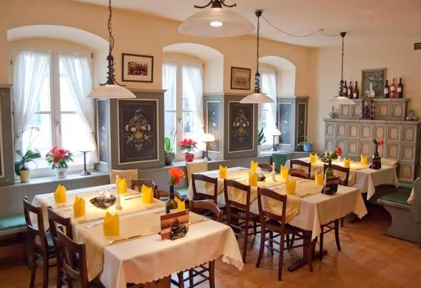 ホテル Gasthaus Zum Löwen   Restaurant Akropolis