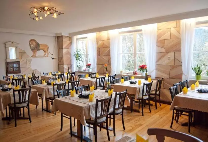 ホテル Gasthaus Zum Löwen   Restaurant Akropolis
