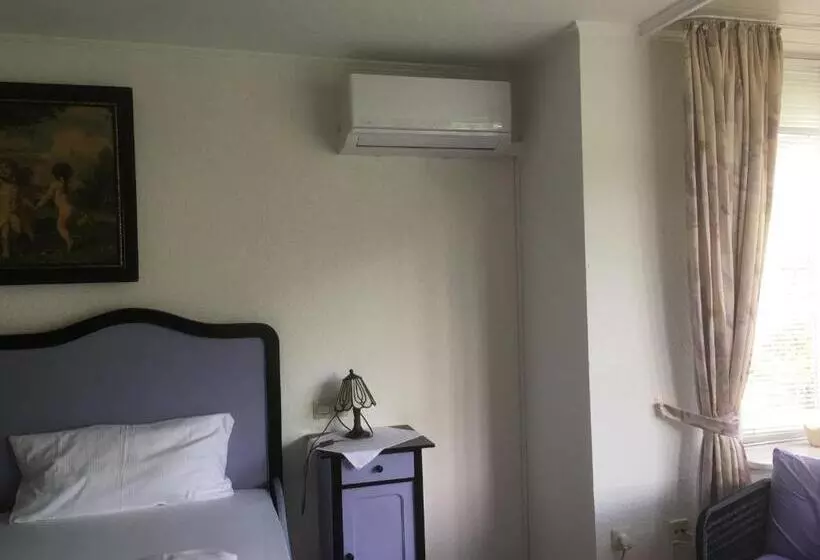 ホテル Gasthaus Zum Löwen   Restaurant Akropolis