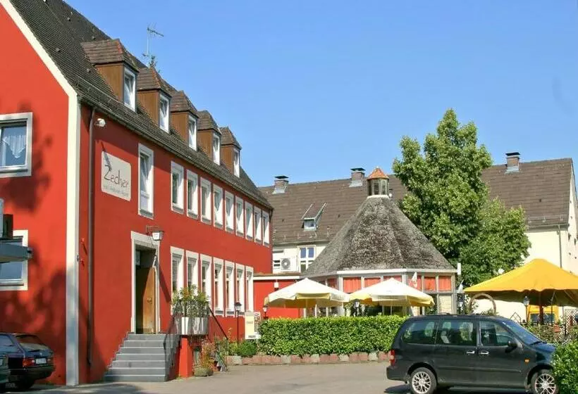 Hotelli Gasthaus Zum Zecher