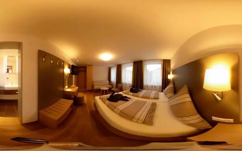 Hotelli Gasthaus Zum Zecher